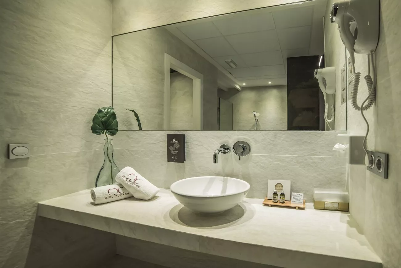 158-bano-junior-suite-deluxe-2